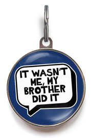 Funny pet tag with the phrase “It Wasn’t Me, My Brother Did It” – sibling rivalry ID tag for cats or dogs, customisable on the back