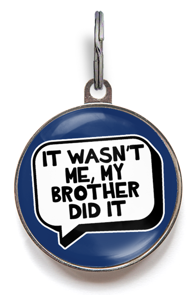 Funny pet tag with the phrase “It Wasn’t Me, My Brother Did It” – sibling rivalry ID tag for cats or dogs, customisable on the back